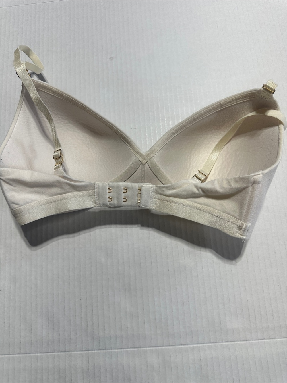 Thirdlove Smooth T-Shirt Bra in Ivory White - Wireless Light Support 30C 1/2 - Picture 4 of 7